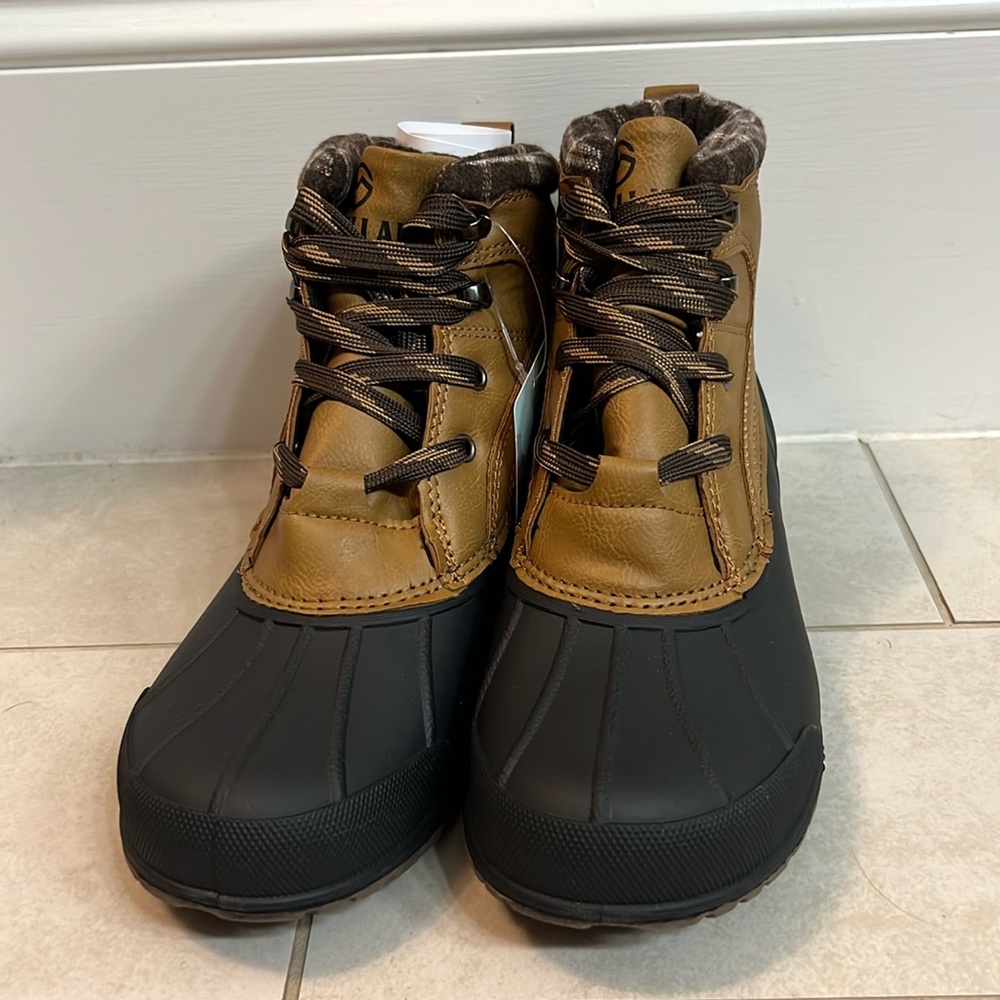 BRAND NEW Magellan Duck Boots